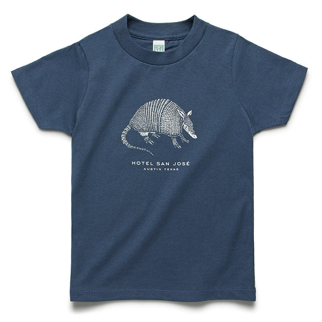 Navy blue children's t-shirt with a printed armadillo and the text 'HOTEL SAN JOSÉ AUSTIN TEXAS'.